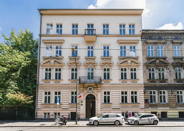 Old Town Luxe Retreat - King Bed - Steps To Main Square